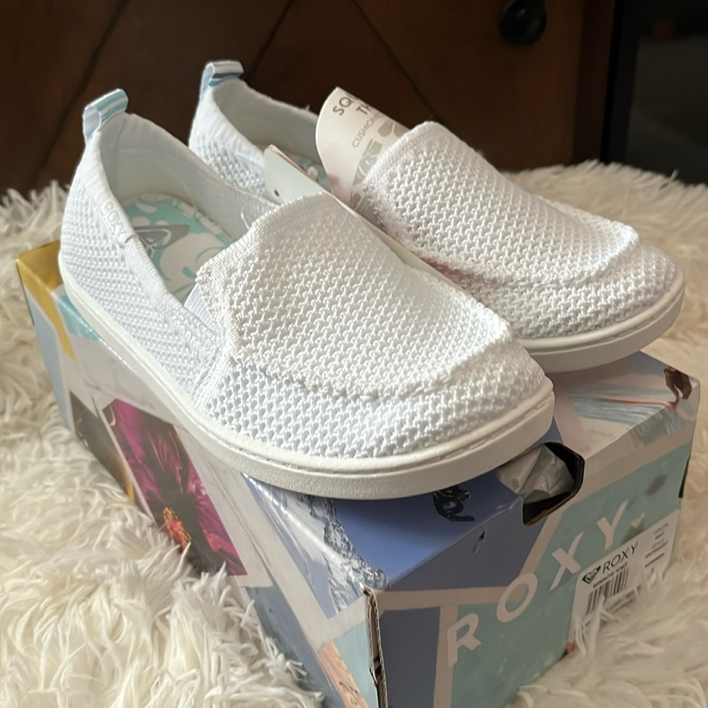 Roxy minnow knit slip on